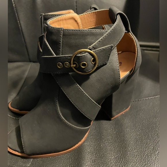 QUPID Black Strappy Sandals W 8 - Picture 8 of 10